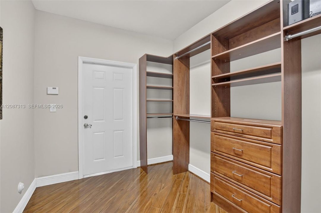 For Sale: $1,275,000 (5 beds, 4 baths, 3866 Square Feet)