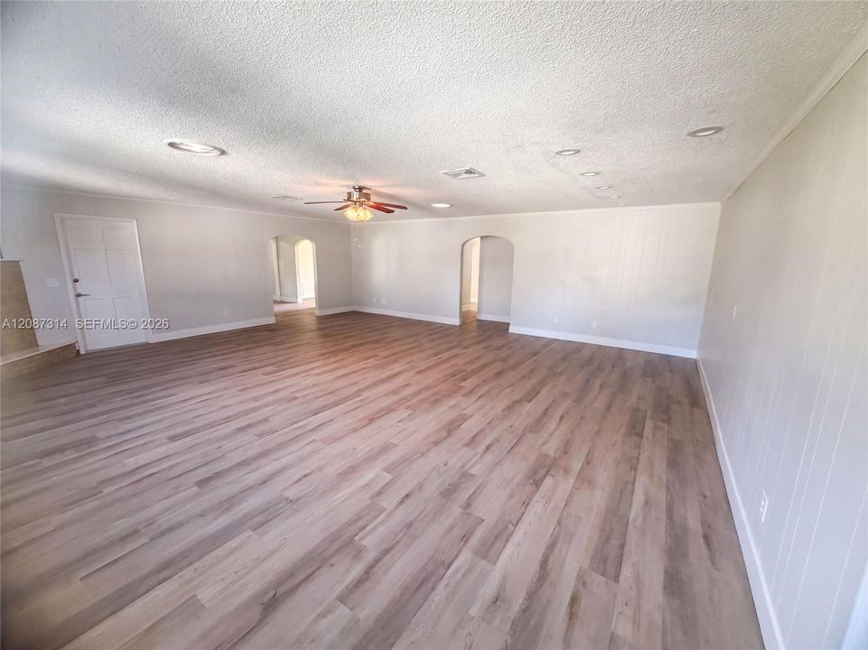 En Venta: $356,000 (3 camas, 2 baños, 2317 Pies cuadrados)
