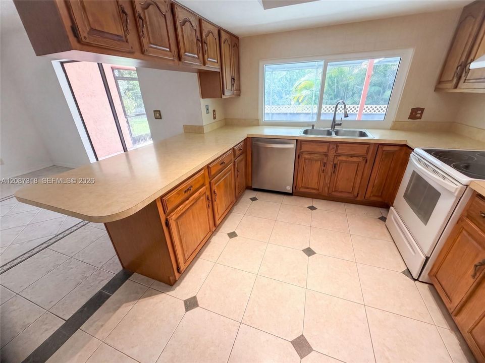 For Sale: $550,000 (4 beds, 2 baths, 2189 Square Feet)