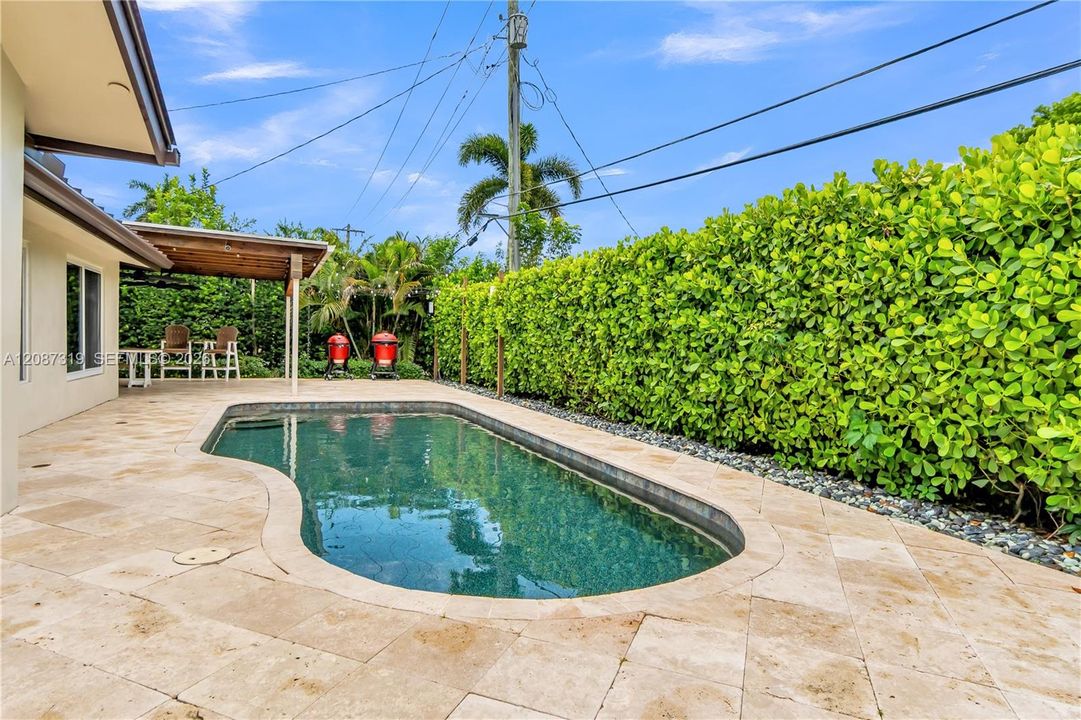 For Sale: $1,695,000 (4 beds, 2 baths, 2220 Square Feet)
