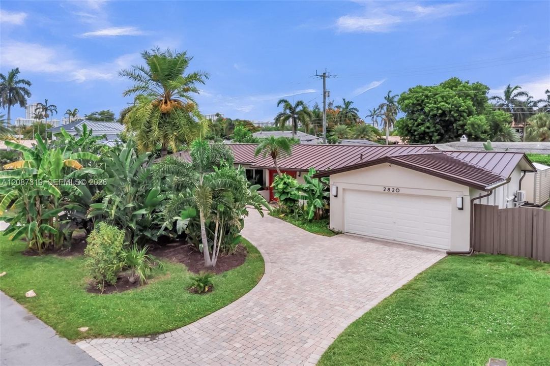 For Sale: $1,695,000 (4 beds, 2 baths, 2220 Square Feet)