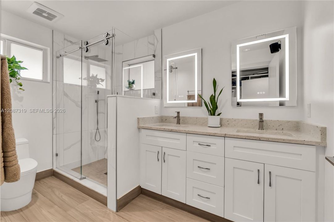For Sale: $1,695,000 (4 beds, 2 baths, 2220 Square Feet)