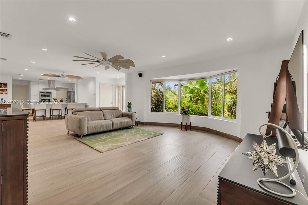 For Sale: $1,695,000 (4 beds, 2 baths, 2220 Square Feet)