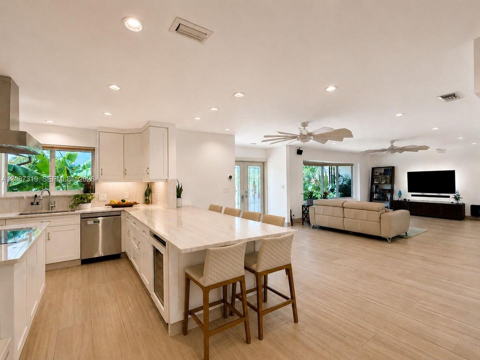 For Sale: $1,695,000 (4 beds, 2 baths, 2220 Square Feet)