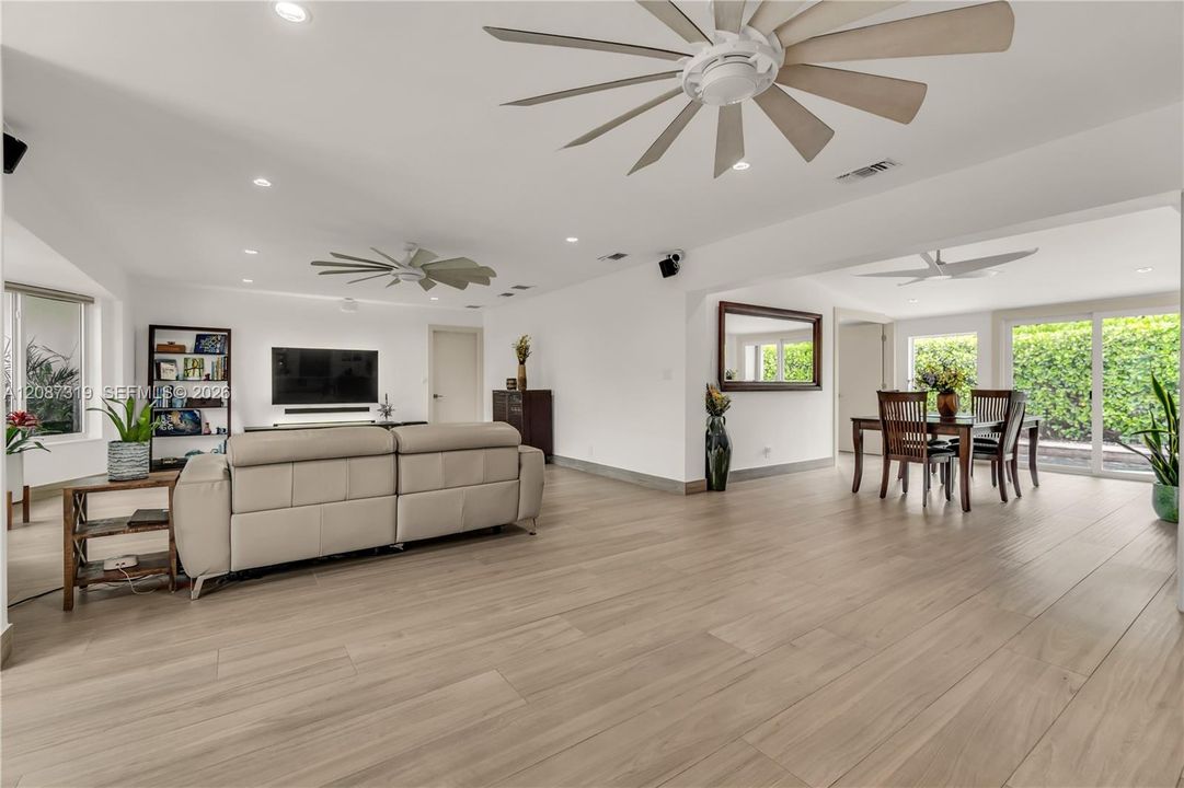 For Sale: $1,695,000 (4 beds, 2 baths, 2220 Square Feet)
