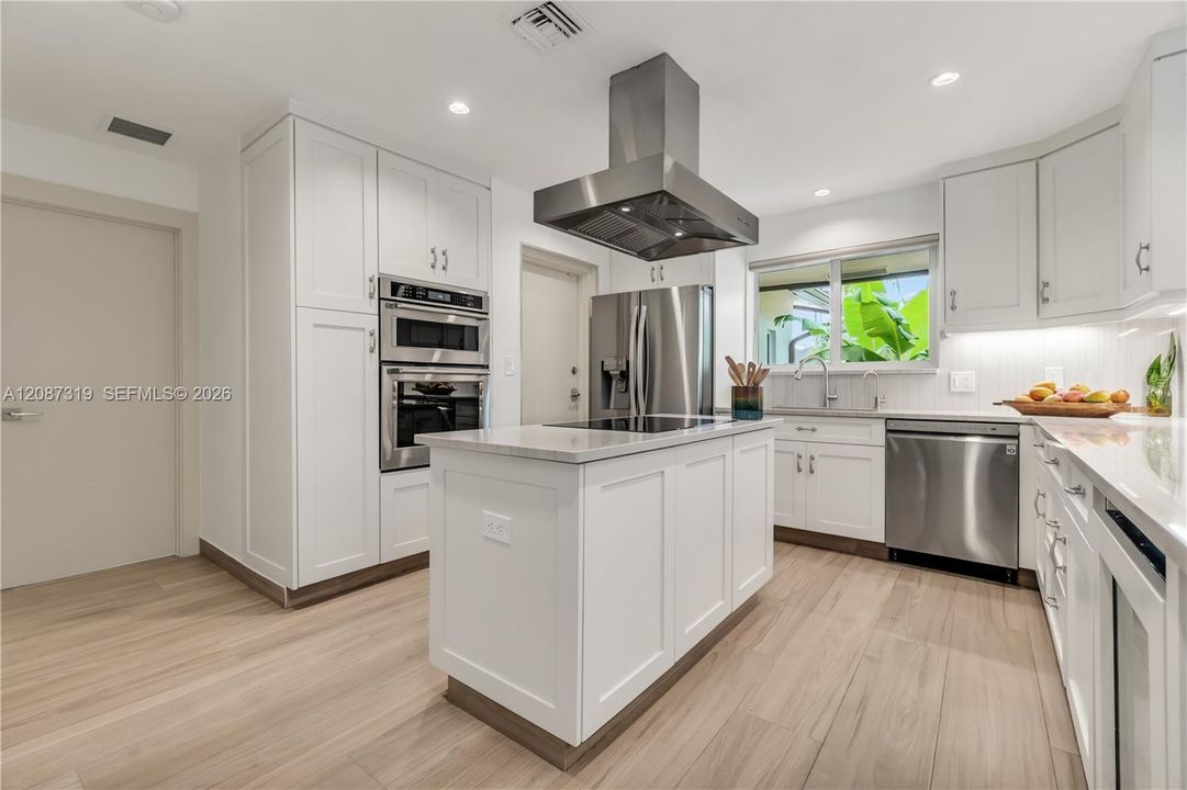 For Sale: $1,695,000 (4 beds, 2 baths, 2220 Square Feet)