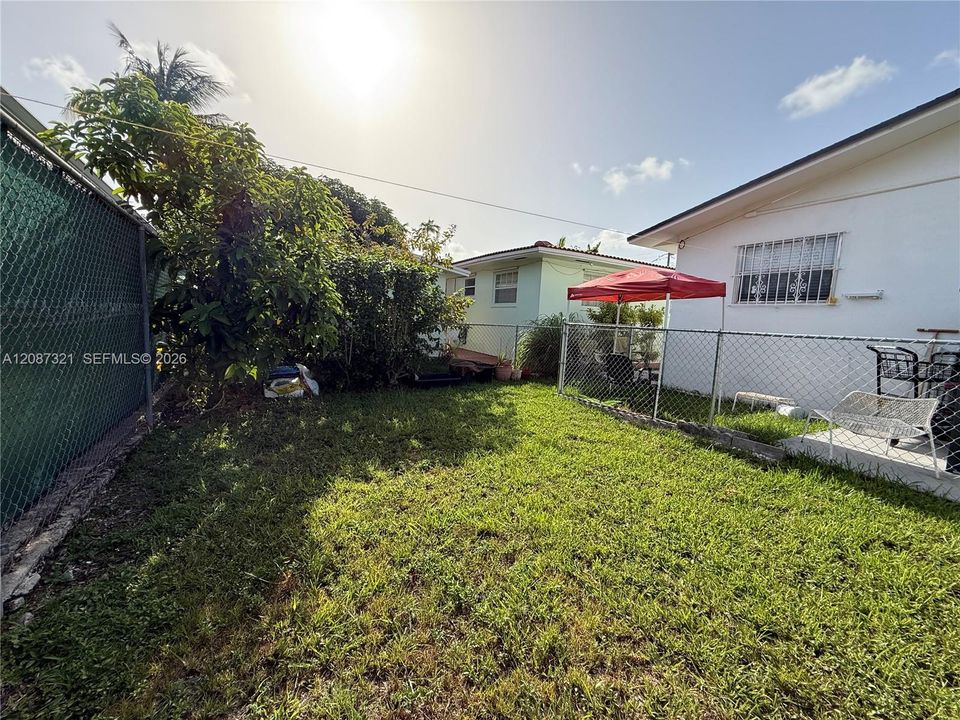 For Rent: $1,950 (1 beds, 1 baths, 2193 Square Feet)
