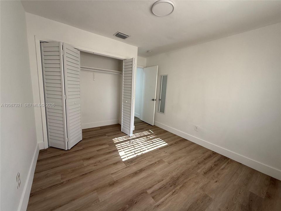 For Rent: $1,950 (1 beds, 1 baths, 2193 Square Feet)