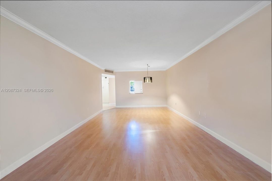 For Sale: $169,999 (1 beds, 1 baths, 898 Square Feet)