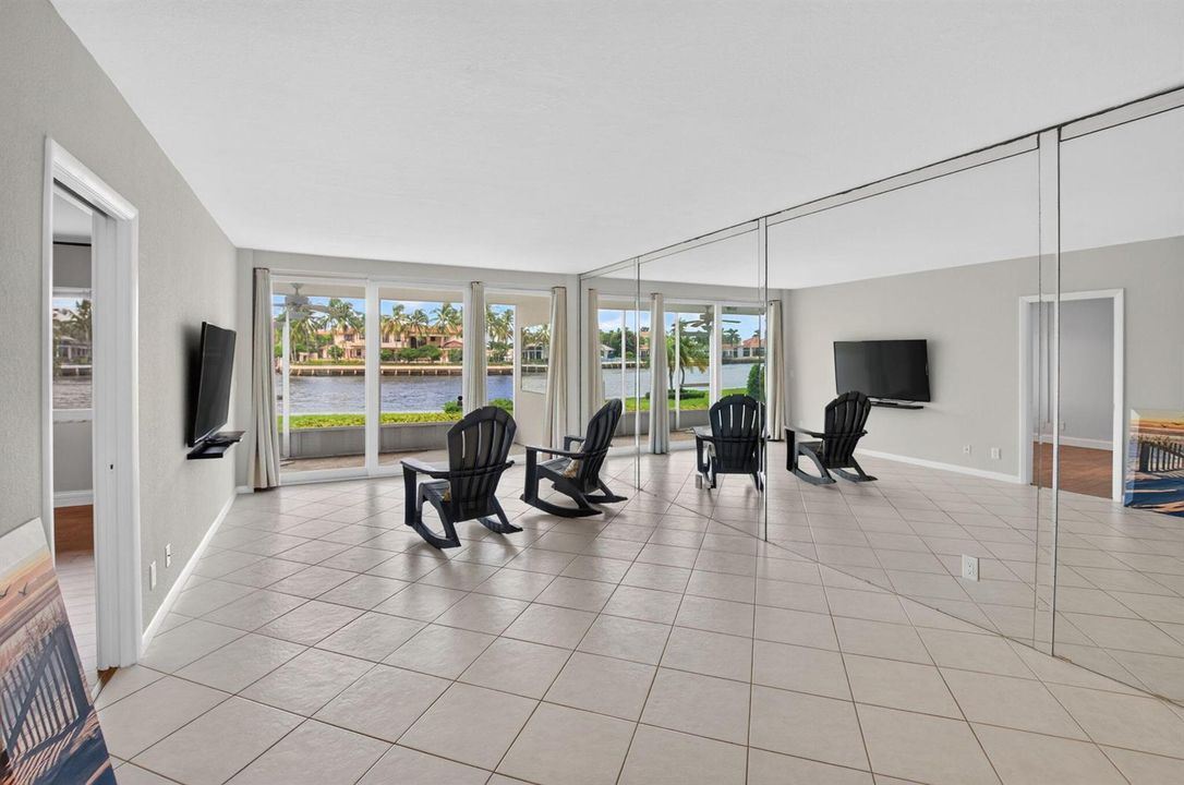 Spacious and bright Living area