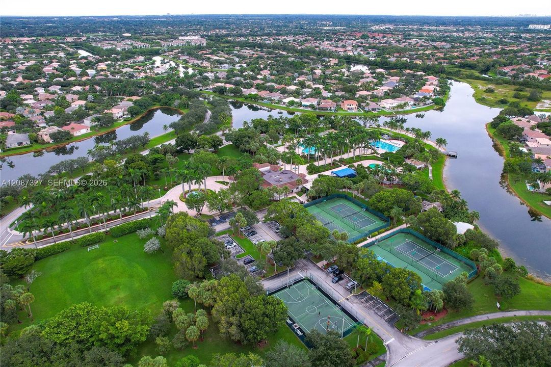 На продажу: $997,500 (5 спален, 3 ванн, 2892 Квадратных фут)