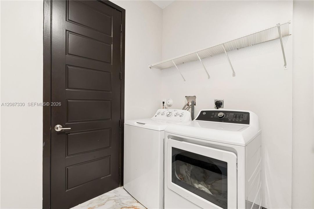 For Sale: $990,000 (5 beds, 4 baths, 3355 Square Feet)