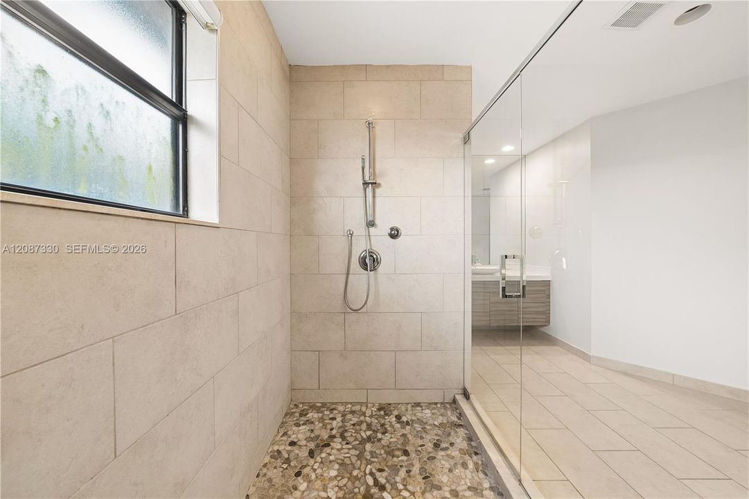 For Sale: $990,000 (5 beds, 4 baths, 3355 Square Feet)