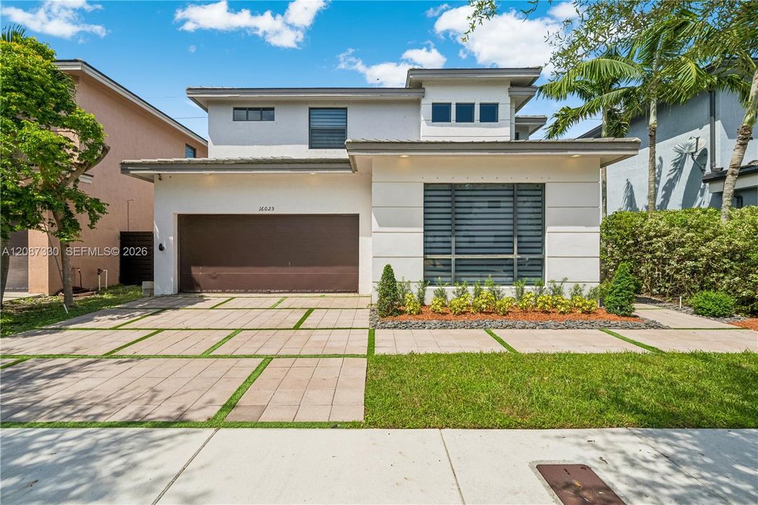 For Sale: $990,000 (5 beds, 4 baths, 3355 Square Feet)
