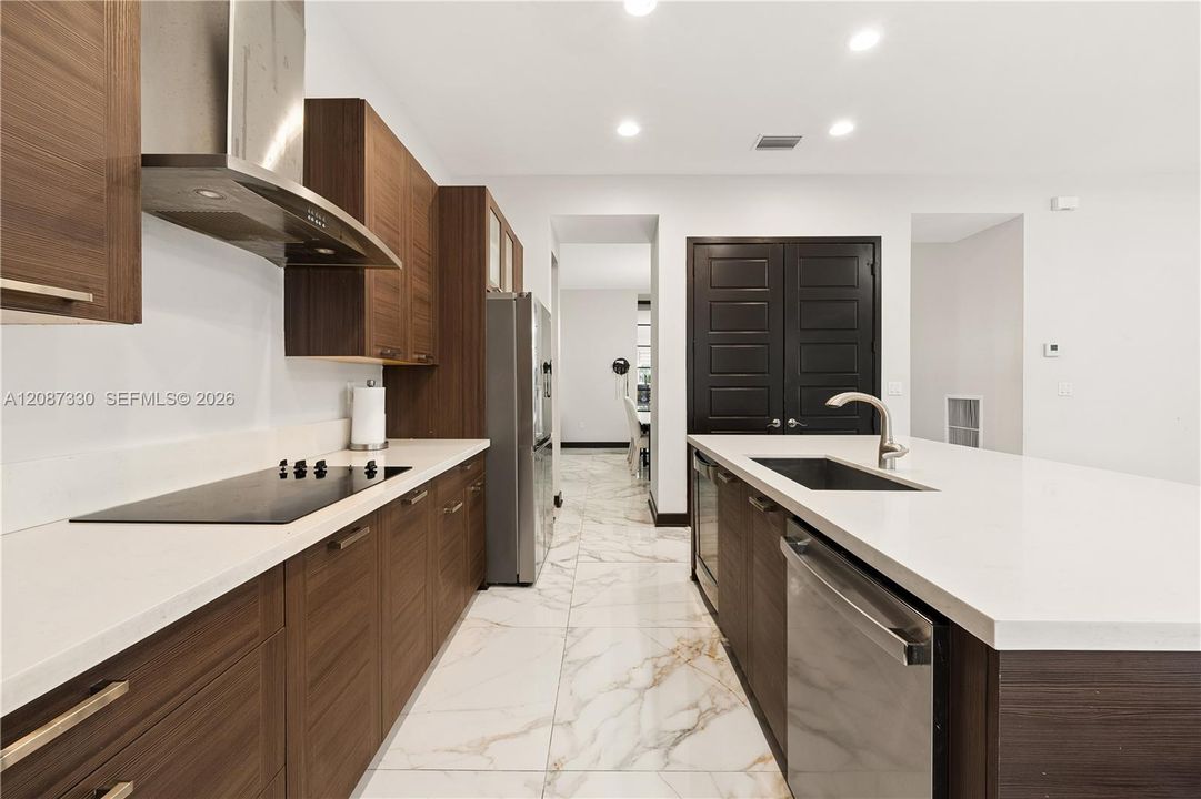 For Sale: $990,000 (5 beds, 4 baths, 3355 Square Feet)