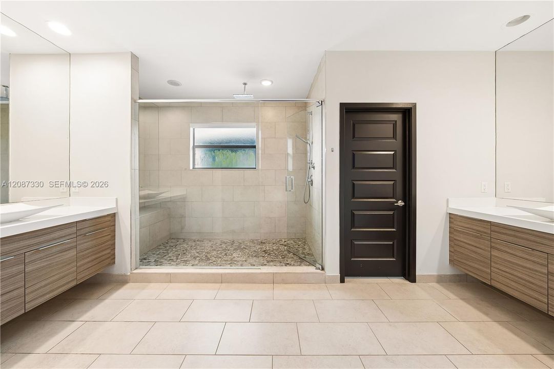 For Sale: $990,000 (5 beds, 4 baths, 3355 Square Feet)