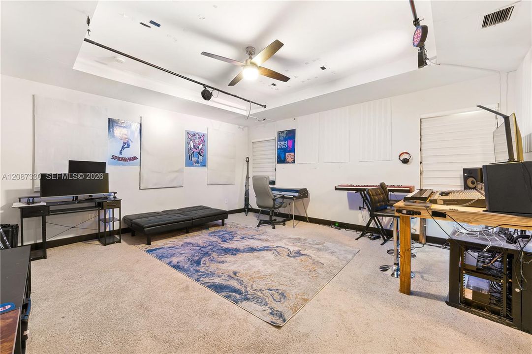 For Sale: $990,000 (5 beds, 4 baths, 3355 Square Feet)