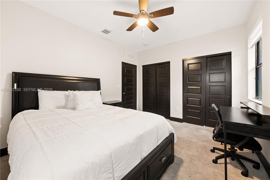 For Sale: $990,000 (5 beds, 4 baths, 3355 Square Feet)