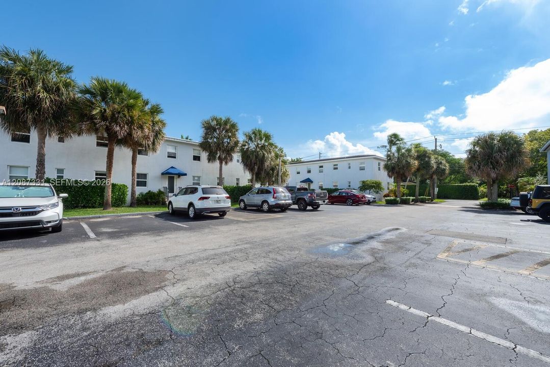 For Sale: $420,000 (2 beds, 1 baths, 786 Square Feet)