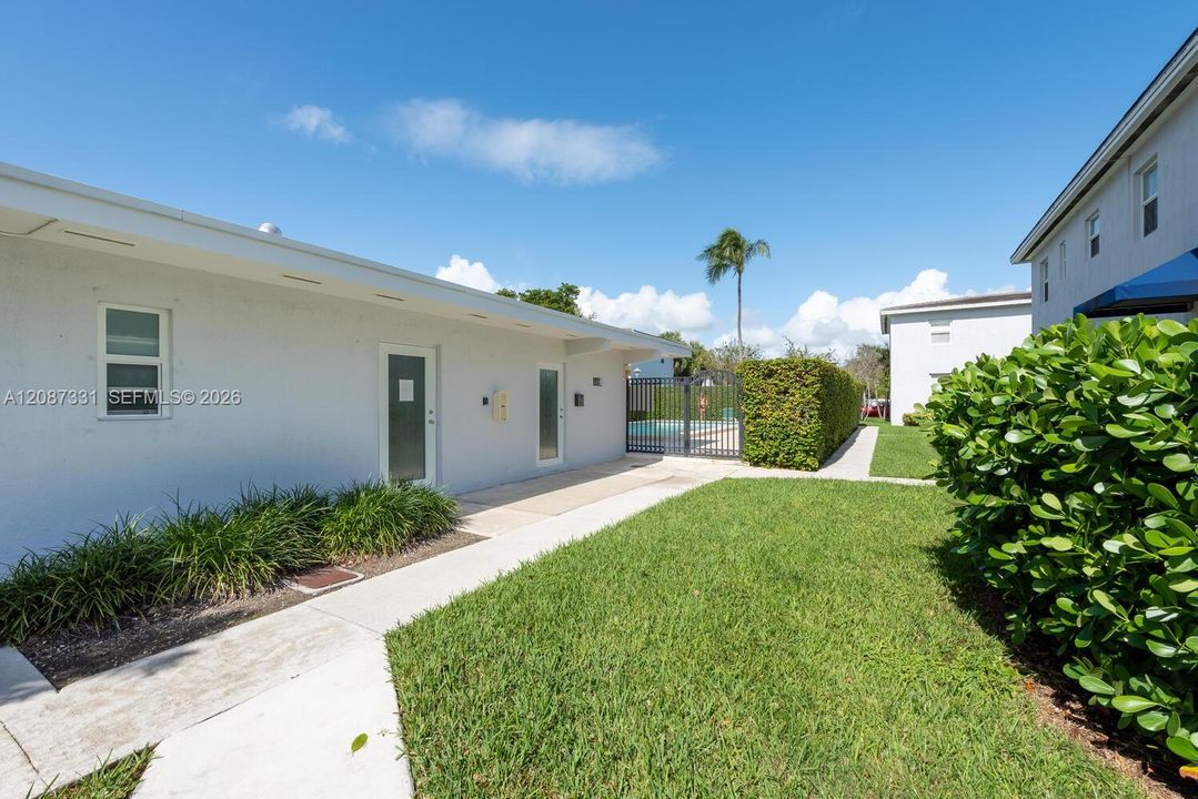 For Sale: $420,000 (2 beds, 1 baths, 786 Square Feet)