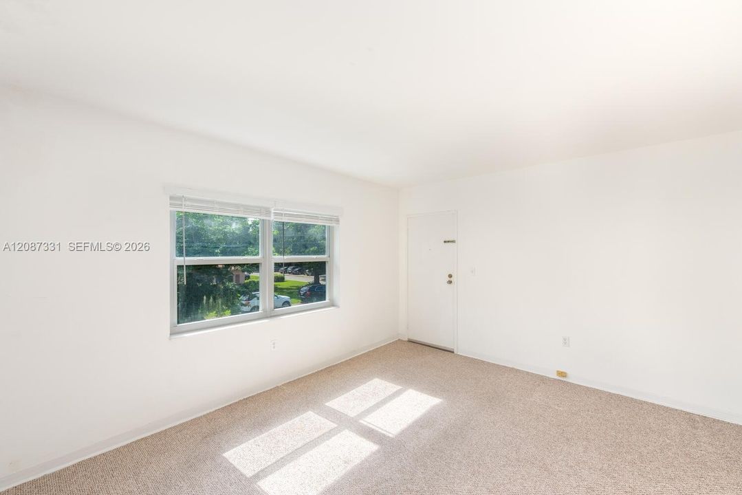 For Sale: $420,000 (2 beds, 1 baths, 786 Square Feet)