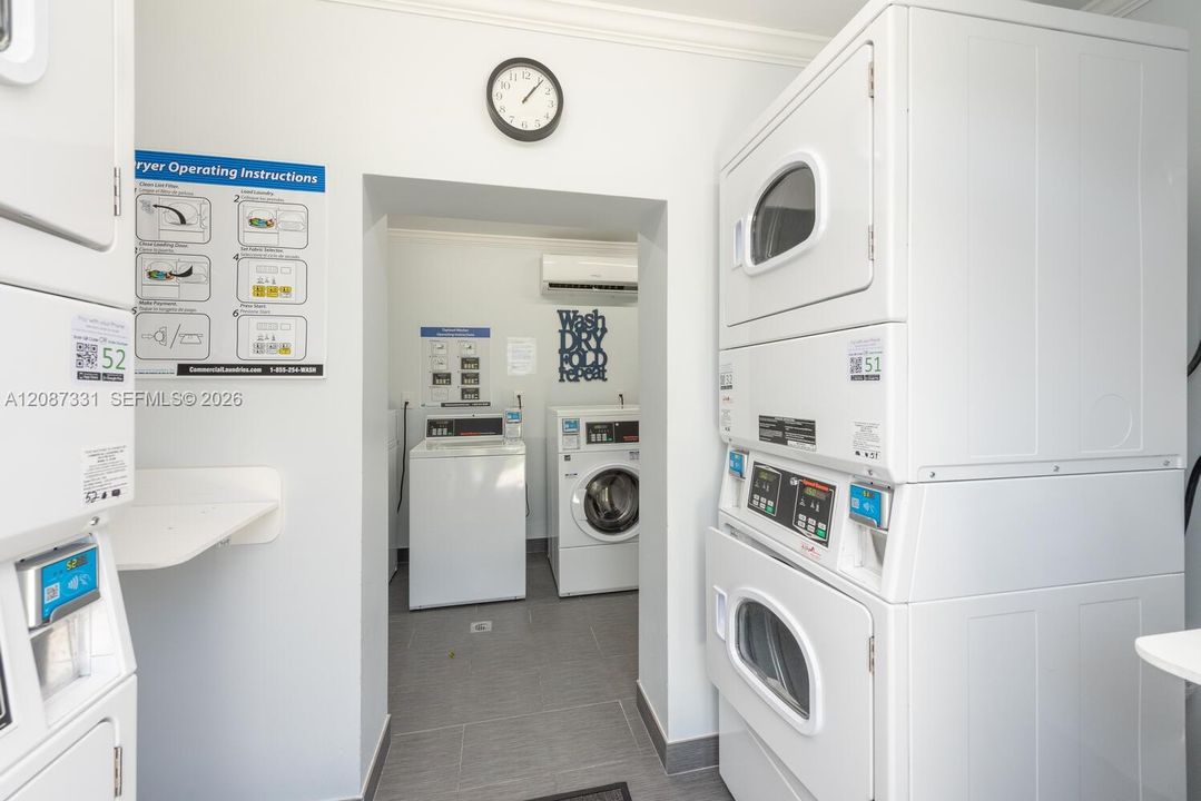 For Sale: $420,000 (2 beds, 1 baths, 786 Square Feet)