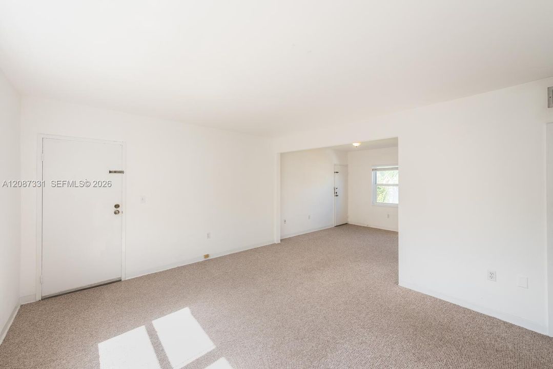 For Sale: $420,000 (2 beds, 1 baths, 786 Square Feet)