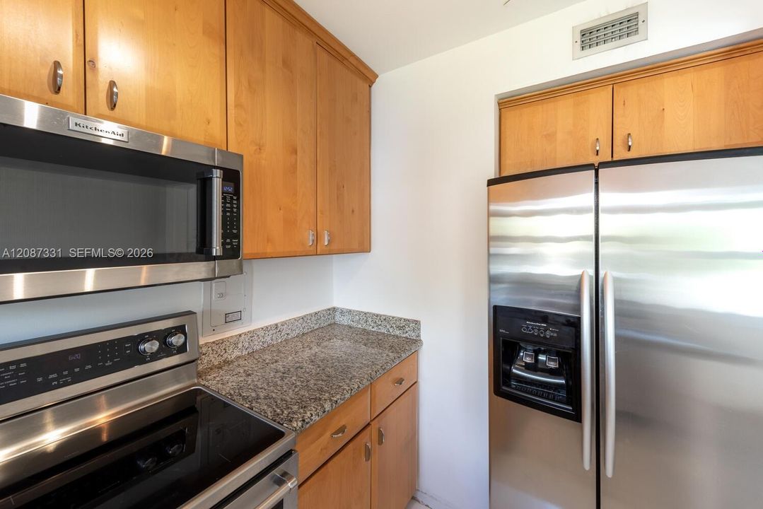 For Sale: $420,000 (2 beds, 1 baths, 786 Square Feet)