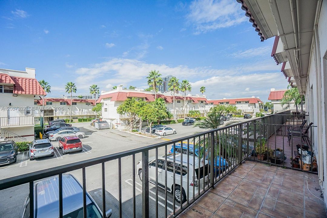 For Rent: $2,575 (2 beds, 2 baths, 960 Square Feet)