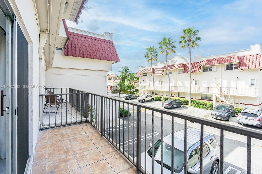 For Rent: $2,575 (2 beds, 2 baths, 960 Square Feet)