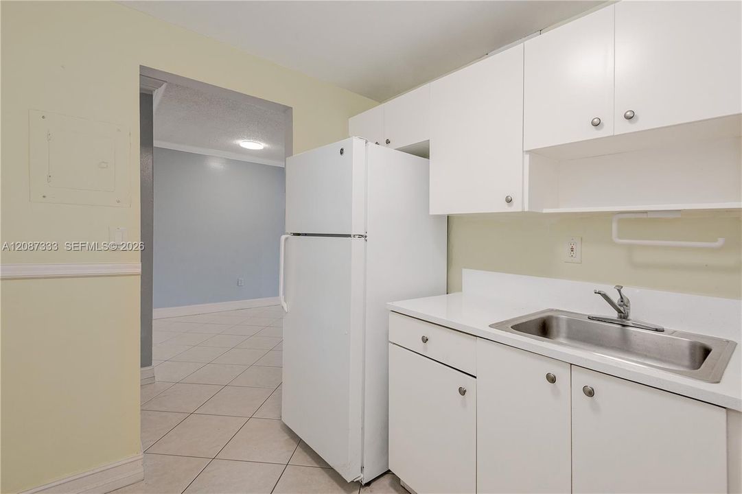 Active With Contract: $205,000 (1 beds, 1 baths, 790 Square Feet)