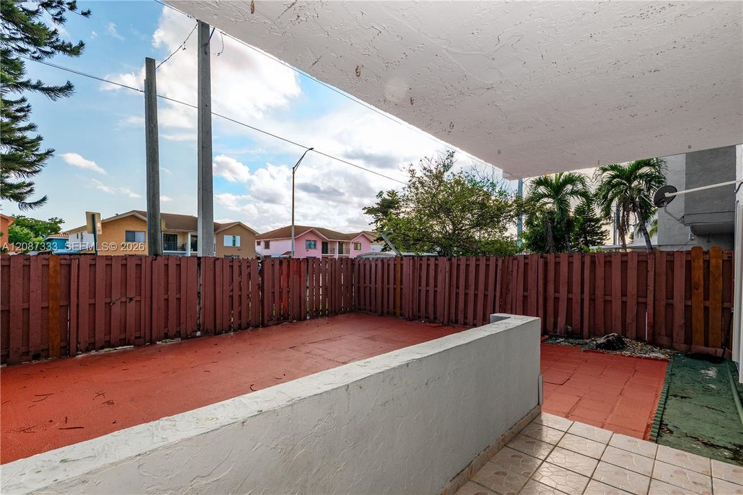 Active With Contract: $205,000 (1 beds, 1 baths, 790 Square Feet)