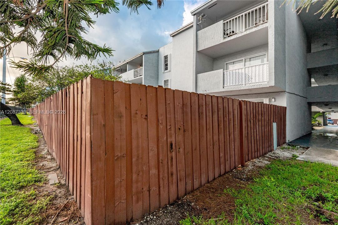 Active With Contract: $205,000 (1 beds, 1 baths, 790 Square Feet)