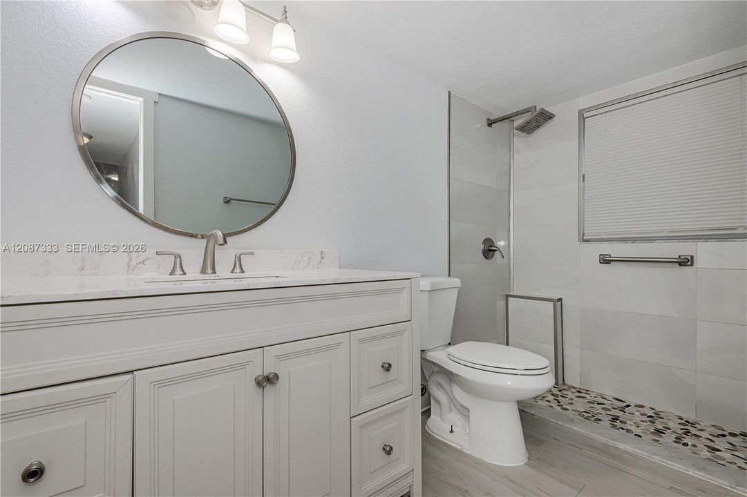 Active With Contract: $205,000 (1 beds, 1 baths, 790 Square Feet)