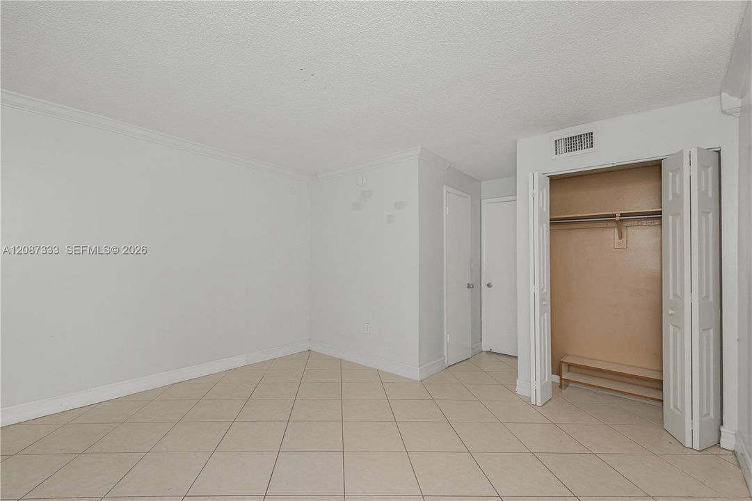 Active With Contract: $205,000 (1 beds, 1 baths, 790 Square Feet)