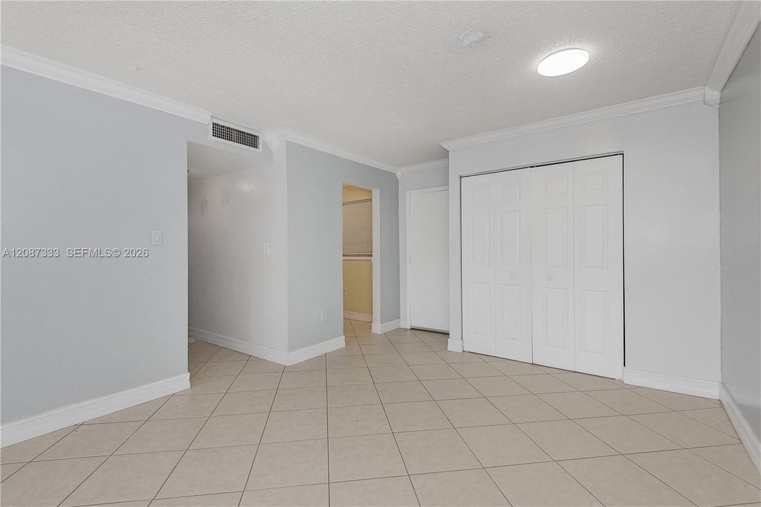 Active With Contract: $205,000 (1 beds, 1 baths, 790 Square Feet)