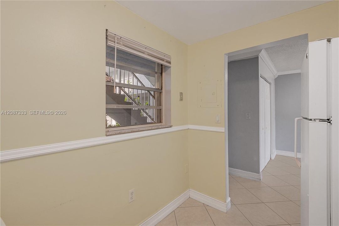 Active With Contract: $205,000 (1 beds, 1 baths, 790 Square Feet)