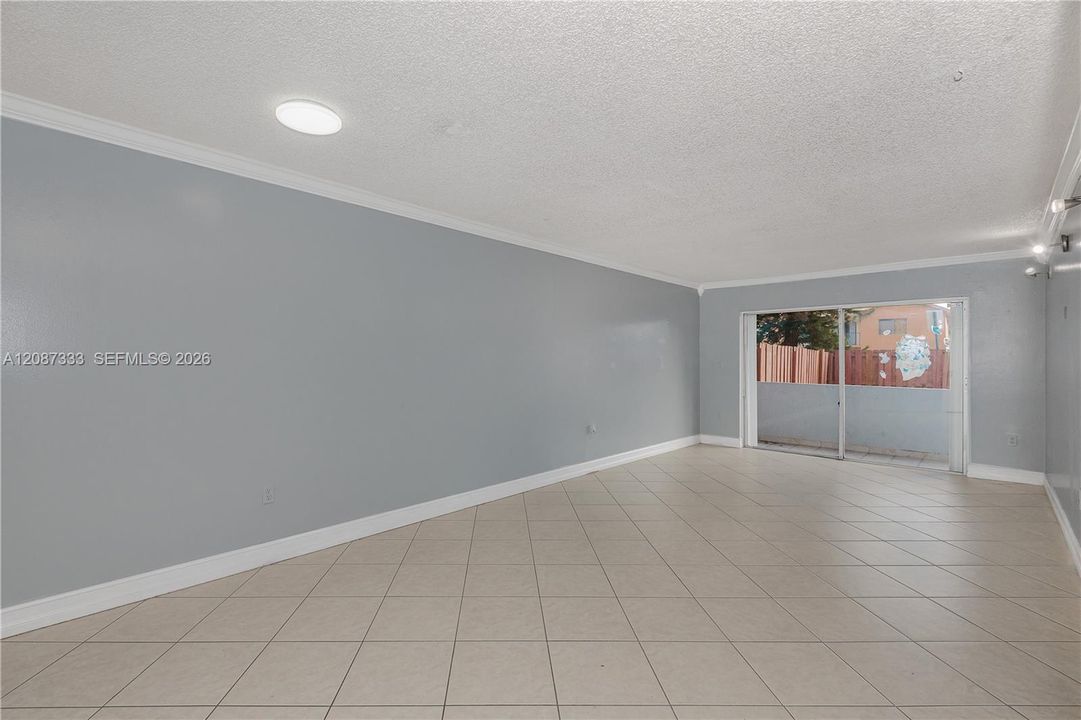 Active With Contract: $205,000 (1 beds, 1 baths, 790 Square Feet)
