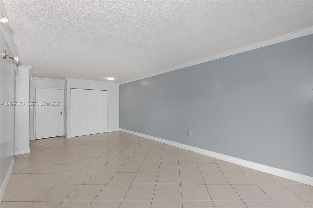 Active With Contract: $205,000 (1 beds, 1 baths, 790 Square Feet)