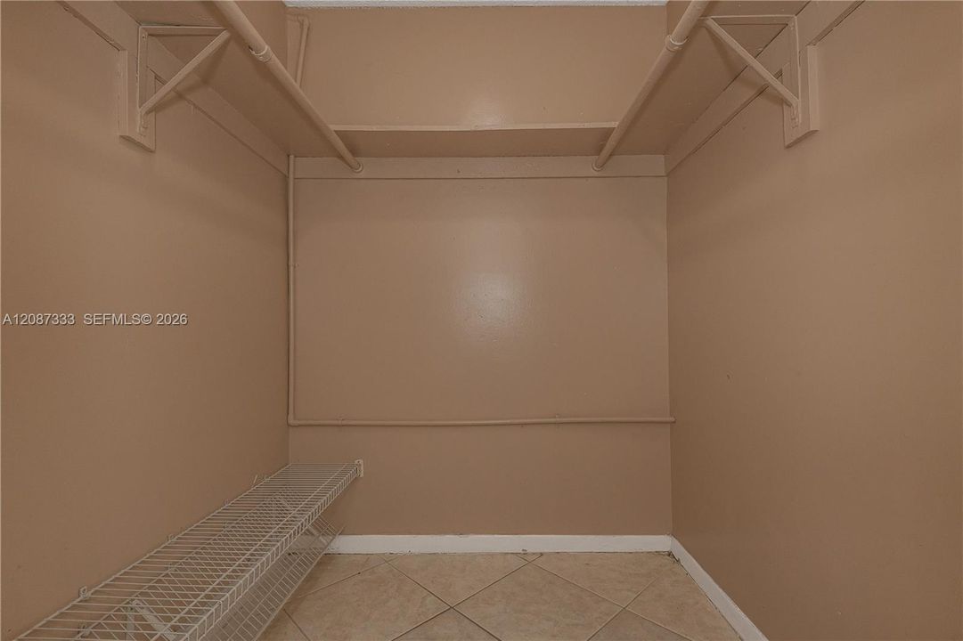 Active With Contract: $205,000 (1 beds, 1 baths, 790 Square Feet)