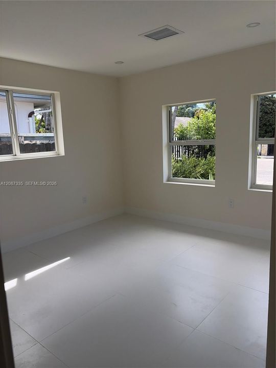 En Renta: $6,000 (4 camas, 3 baños, 1976 Pies cuadrados)