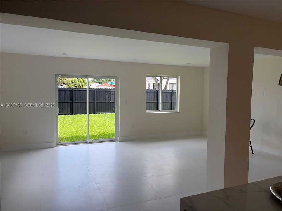 En Renta: $6,000 (4 camas, 3 baños, 1976 Pies cuadrados)