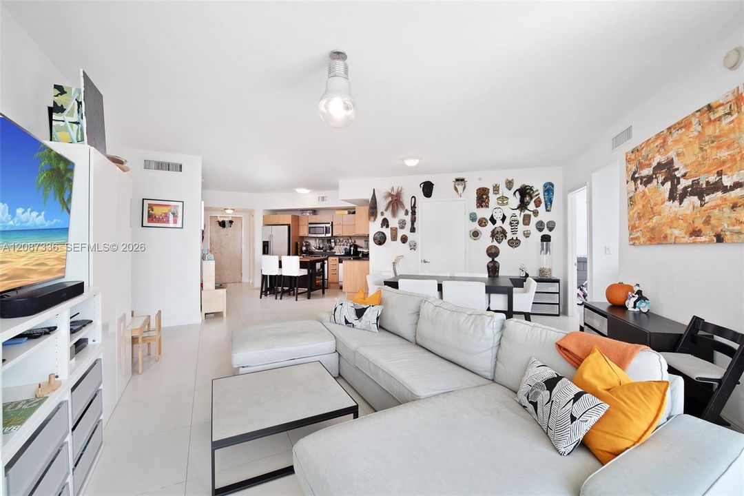 En Renta: $4,950 (3 camas, 2 baños, 1385 Pies cuadrados)