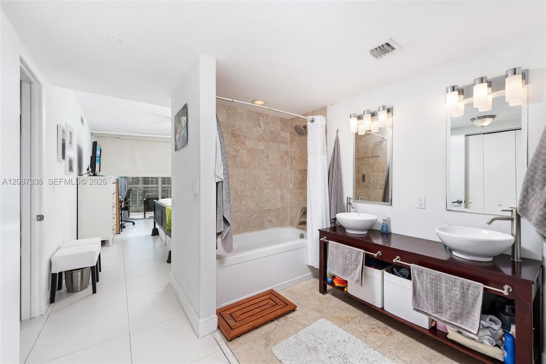 En Renta: $4,950 (3 camas, 2 baños, 1385 Pies cuadrados)