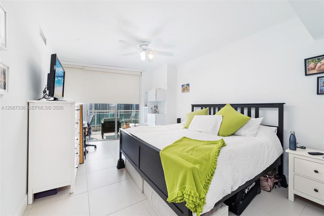 En Renta: $4,950 (3 camas, 2 baños, 1385 Pies cuadrados)