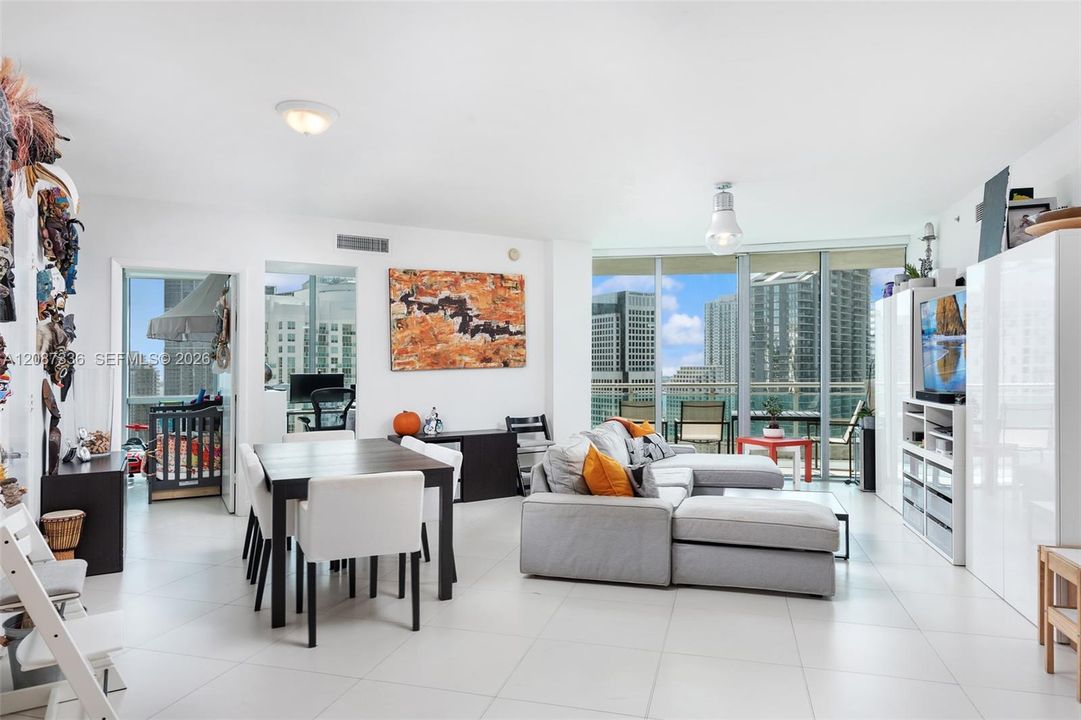En Renta: $4,950 (3 camas, 2 baños, 1385 Pies cuadrados)