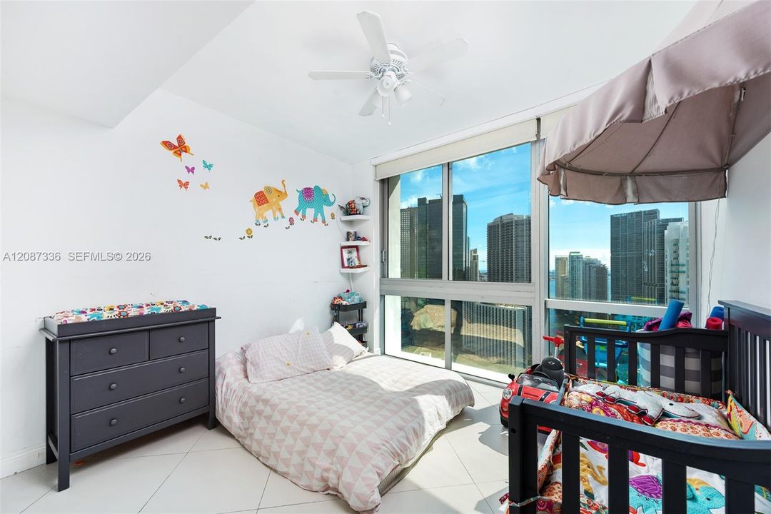 En Renta: $4,950 (3 camas, 2 baños, 1385 Pies cuadrados)