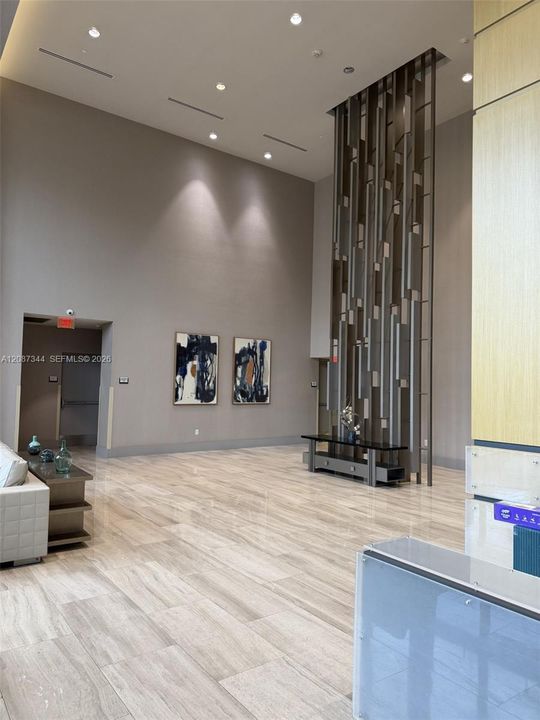 For Rent: $2,750 (1 beds, 1 baths, 761 Square Feet)