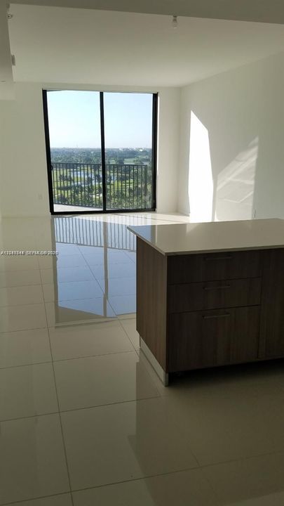 For Rent: $2,750 (1 beds, 1 baths, 761 Square Feet)
