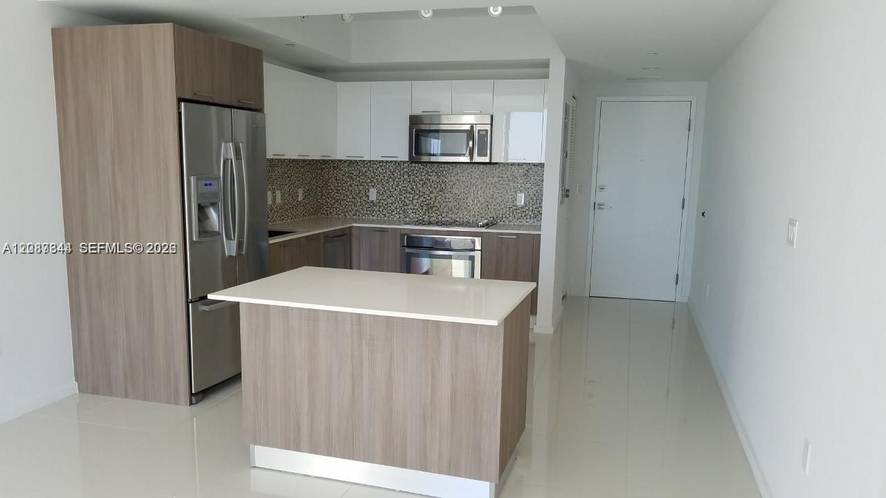 For Rent: $2,750 (1 beds, 1 baths, 761 Square Feet)